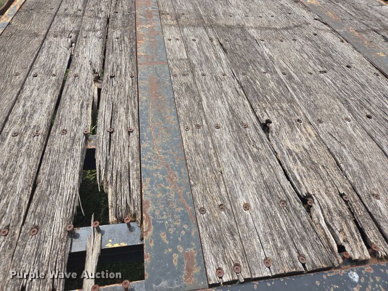 image for item DT4821 2013 Fontaine HCVSF12WSA flatbed trailer