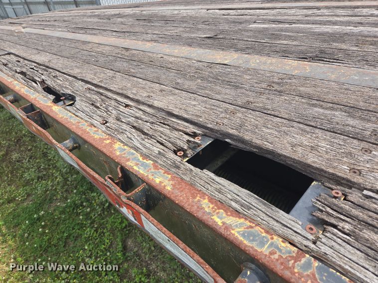 image for item DT4821 2013 Fontaine HCVSF12WSA flatbed trailer