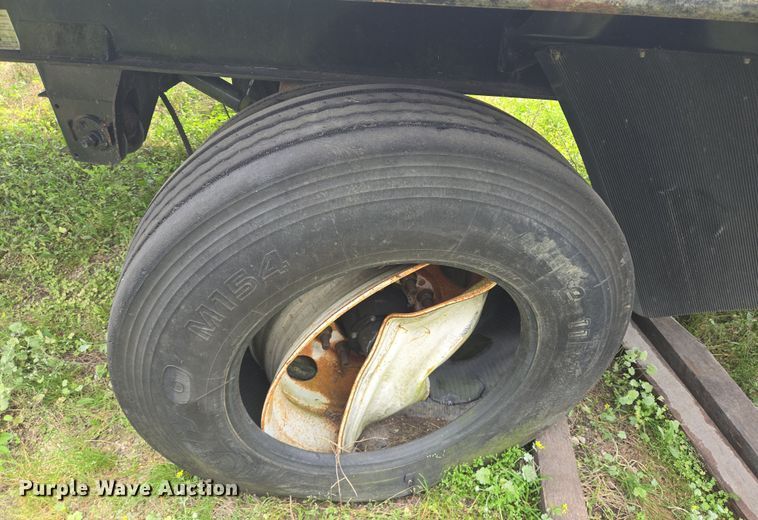 image for item DT4821 2013 Fontaine HCVSF12WSA flatbed trailer