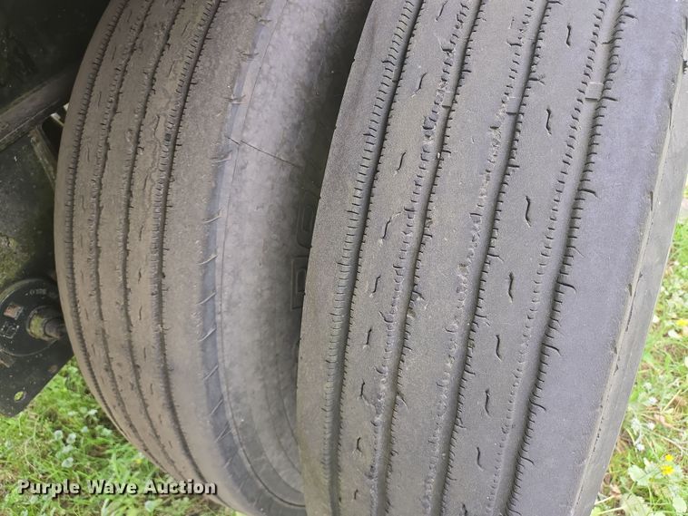 image for item DT4821 2013 Fontaine HCVSF12WSA flatbed trailer