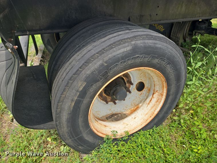 image for item DT4821 2013 Fontaine HCVSF12WSA flatbed trailer