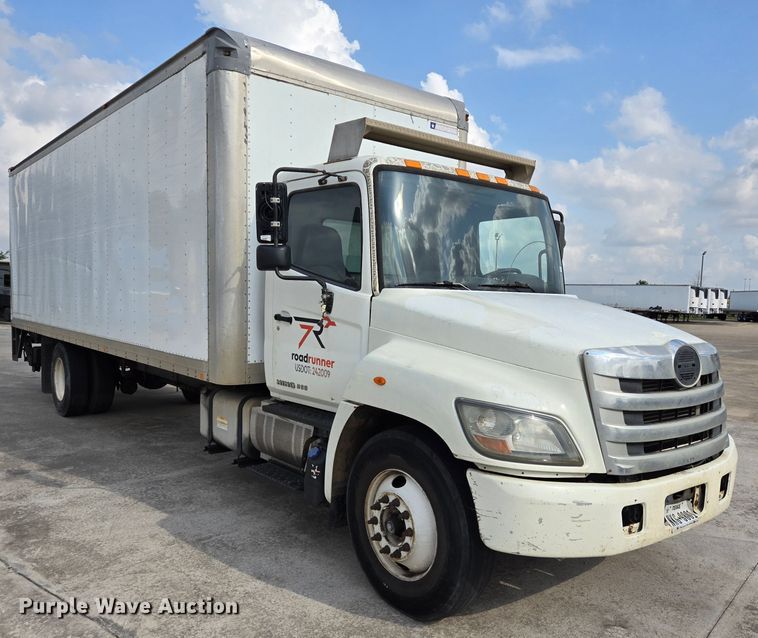 image for item DT4832 2012 Hino 268 box truck