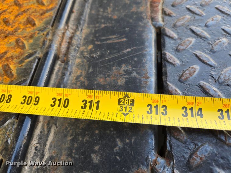 image for item DT4832 2012 Hino 268 box truck