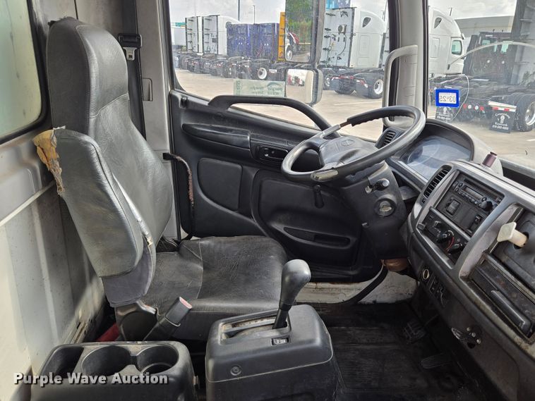 image for item DT4832 2012 Hino 268 box truck