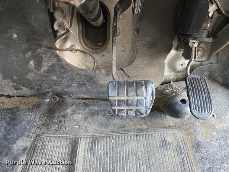 image for item DT4832 2012 Hino 268 box truck