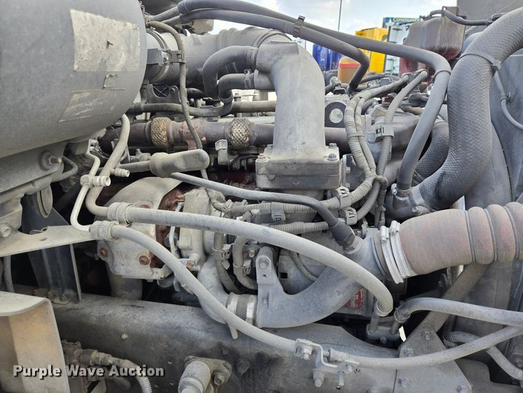 image for item DT4832 2012 Hino 268 box truck