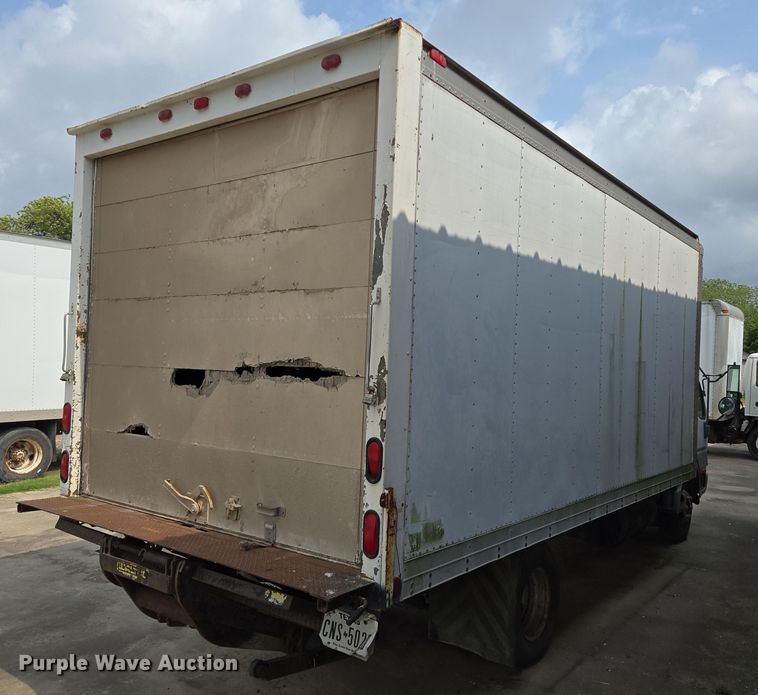 image for item DT4834 1999 Mitsubishi Fuso box truck