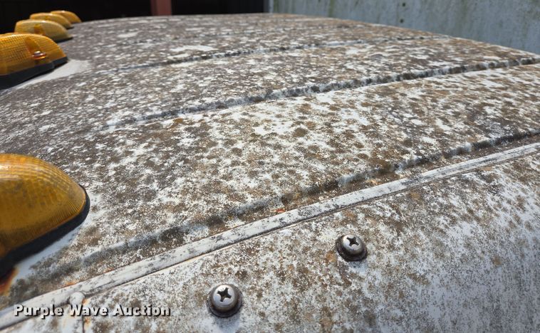 image for item DT4834 1999 Mitsubishi Fuso box truck