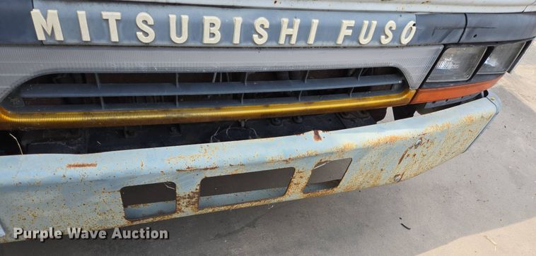 image for item DT4834 1999 Mitsubishi Fuso box truck