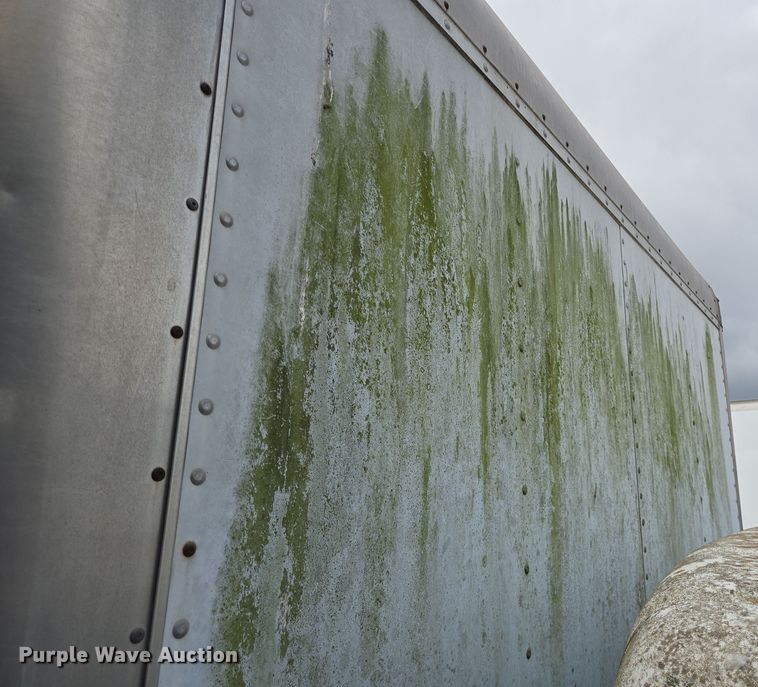 image for item DT4834 1999 Mitsubishi Fuso box truck