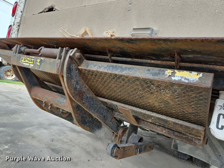 image for item DT4834 1999 Mitsubishi Fuso box truck