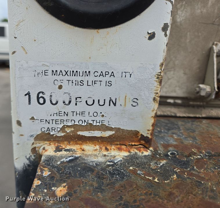 image for item DT4834 1999 Mitsubishi Fuso box truck