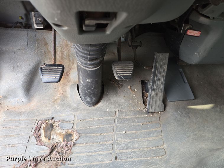 image for item DT4834 1999 Mitsubishi Fuso box truck