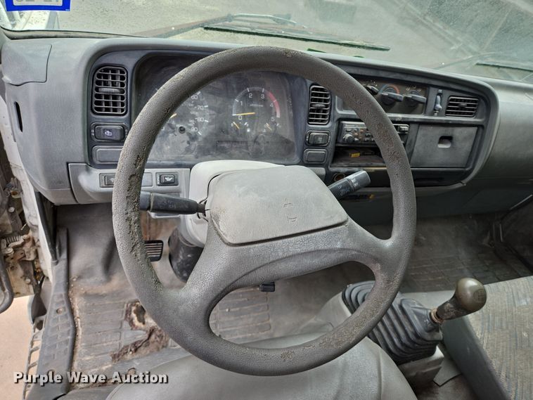 image for item DT4834 1999 Mitsubishi Fuso box truck