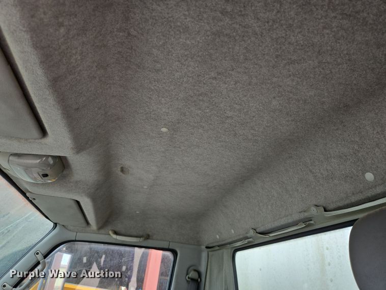 image for item DT4834 1999 Mitsubishi Fuso box truck