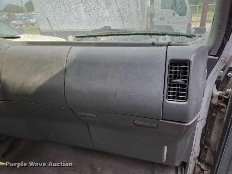 image for item DT4834 1999 Mitsubishi Fuso box truck