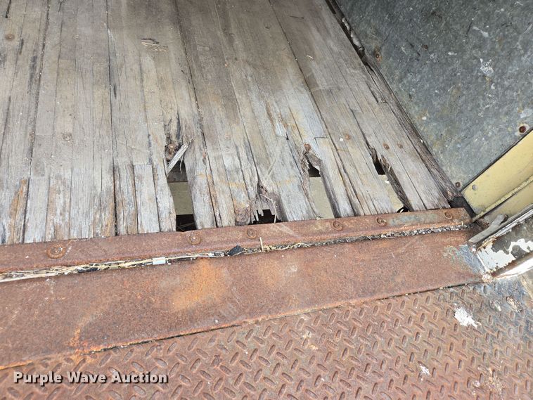 image for item DT4834 1999 Mitsubishi Fuso box truck