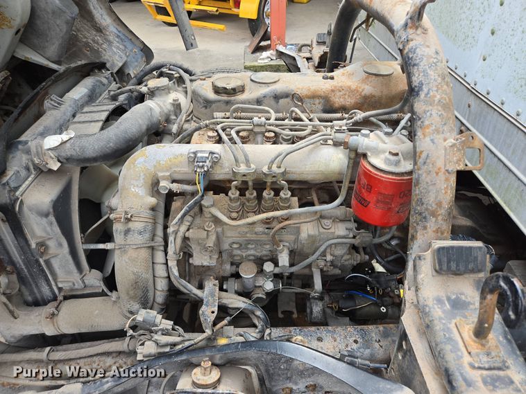 image for item DT4834 1999 Mitsubishi Fuso box truck