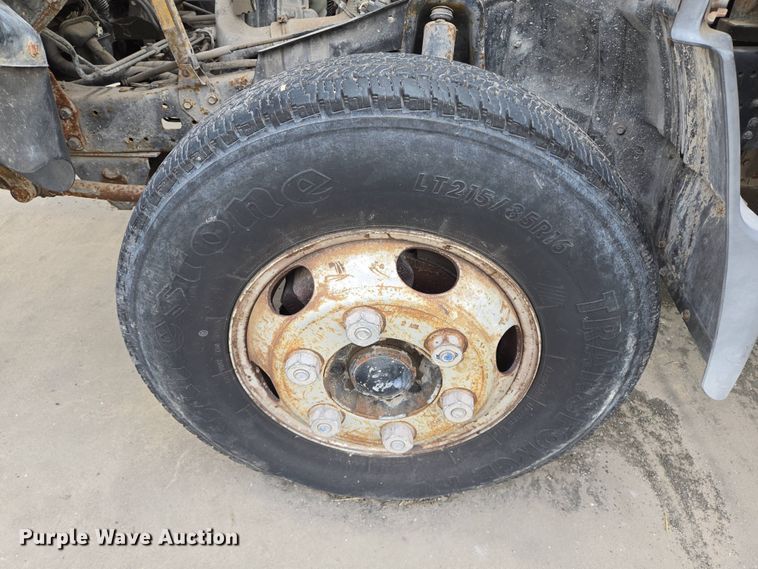 image for item DT4834 1999 Mitsubishi Fuso box truck