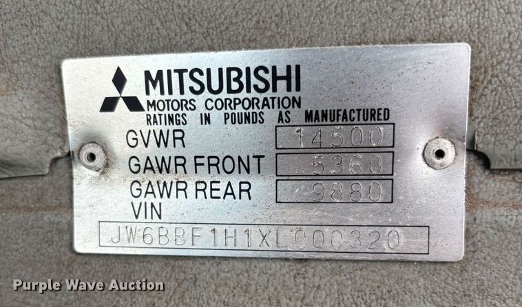 image for item DT4834 1999 Mitsubishi Fuso box truck