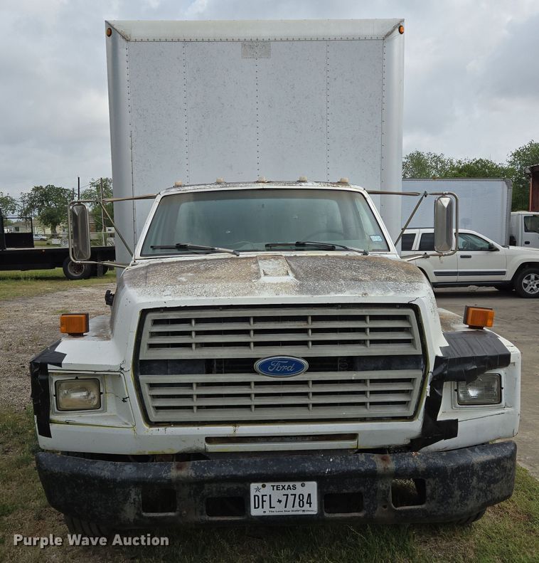 image for item DT4835 1994 Ford F700 box truck