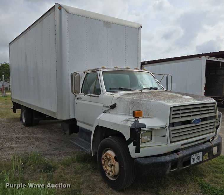 image for item DT4835 1994 Ford F700 box truck