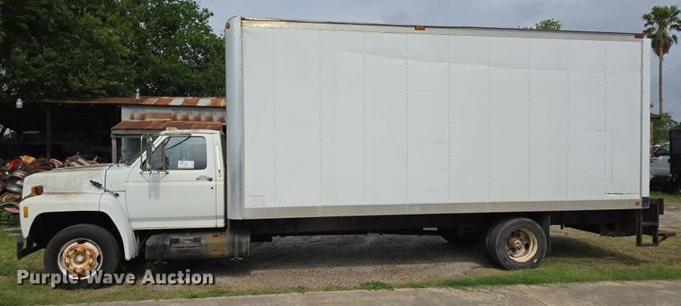 image for item DT4835 1994 Ford F700 box truck