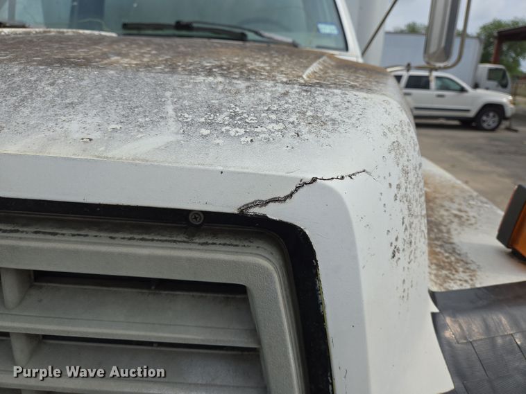 image for item DT4835 1994 Ford F700 box truck