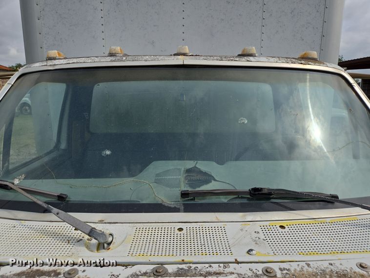 image for item DT4835 1994 Ford F700 box truck