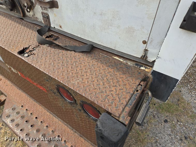 image for item DT4835 1994 Ford F700 box truck