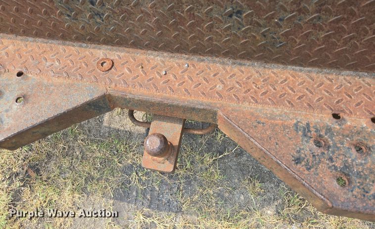 image for item DT4835 1994 Ford F700 box truck