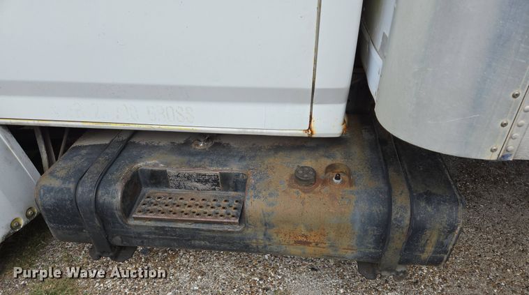 image for item DT4835 1994 Ford F700 box truck