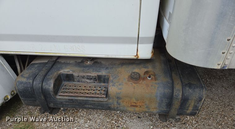 image for item DT4835 1994 Ford F700 box truck