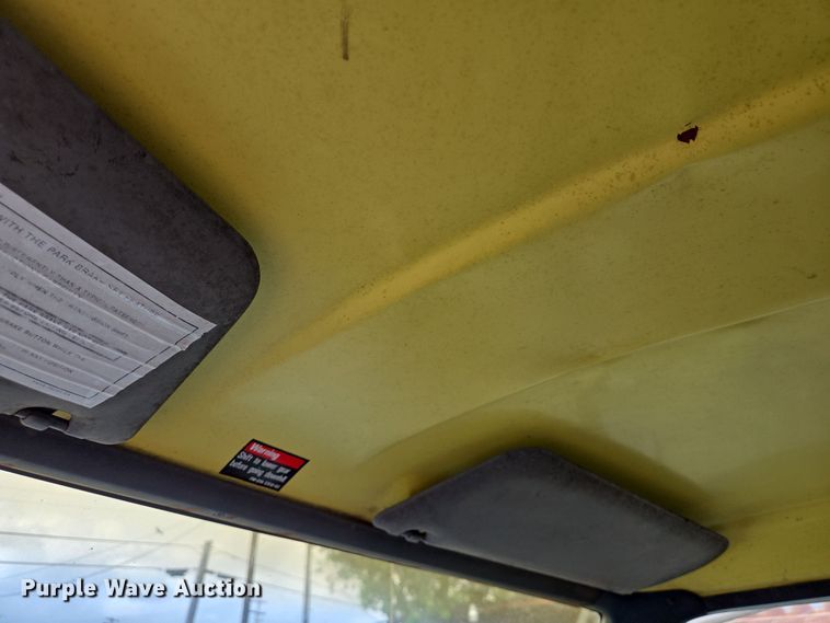 image for item DT4835 1994 Ford F700 box truck