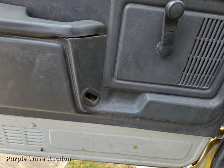 image for item DT4835 1994 Ford F700 box truck