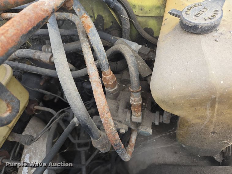 image for item DT4835 1994 Ford F700 box truck