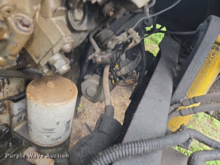 image for item DT4835 1994 Ford F700 box truck