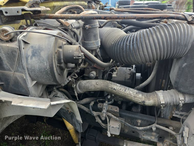 image for item DT4835 1994 Ford F700 box truck