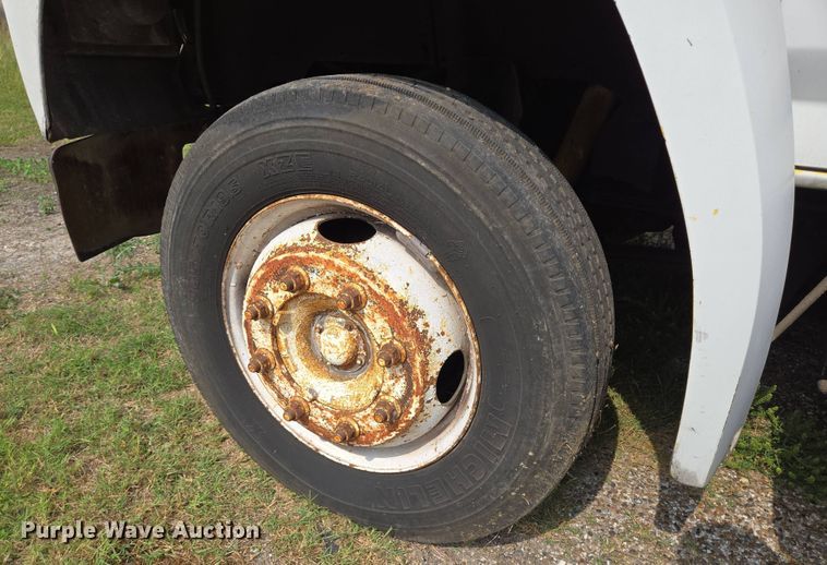 image for item DT4835 1994 Ford F700 box truck