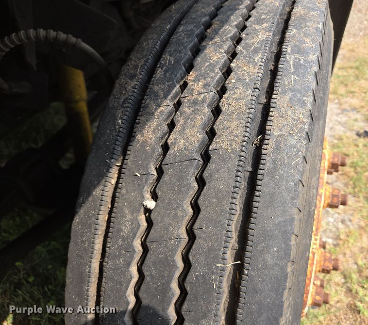 image for item DT4835 1994 Ford F700 box truck