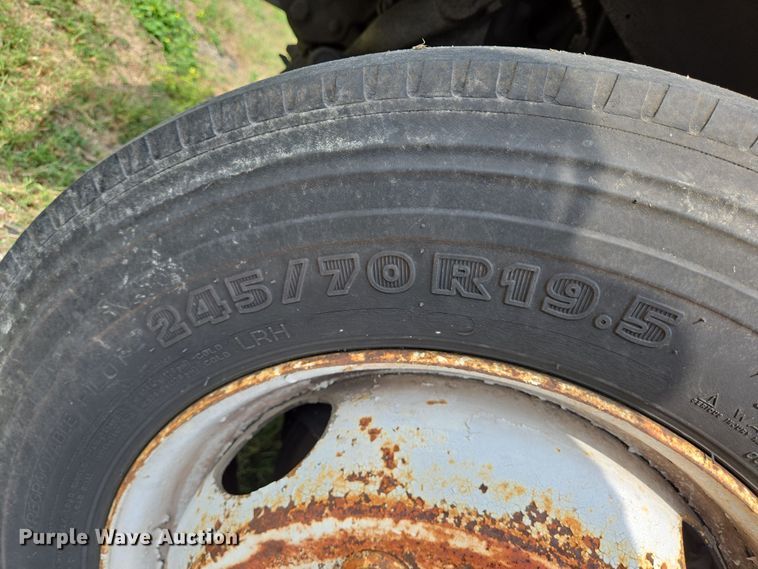 image for item DT4835 1994 Ford F700 box truck