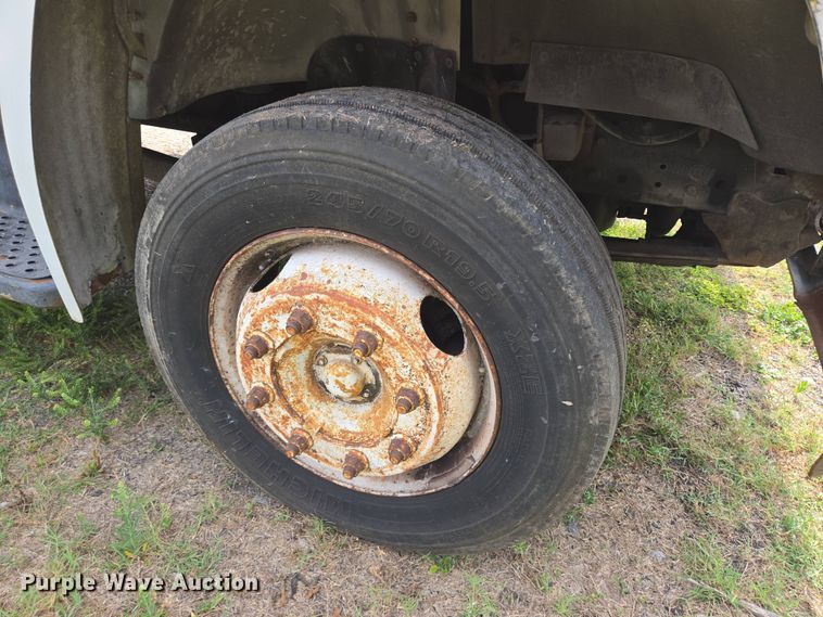 image for item DT4835 1994 Ford F700 box truck