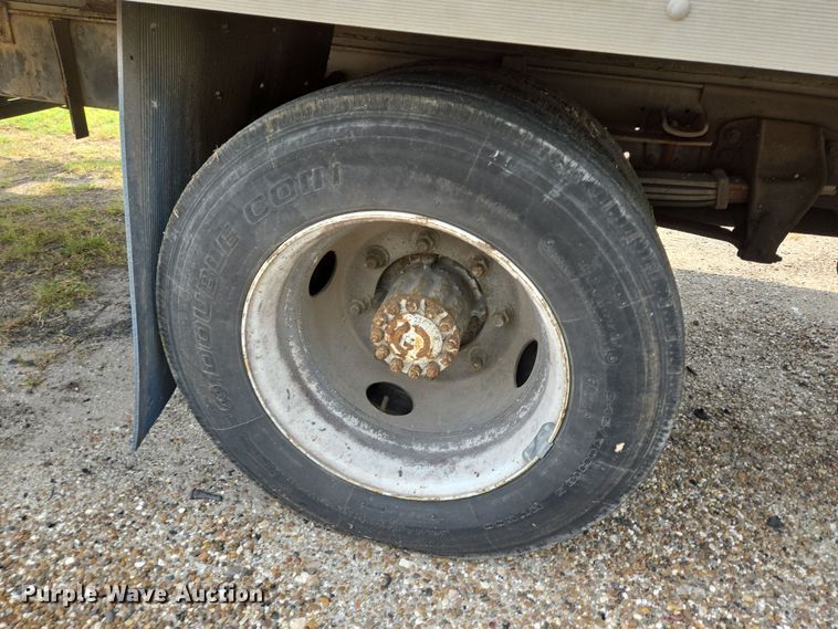 image for item DT4835 1994 Ford F700 box truck