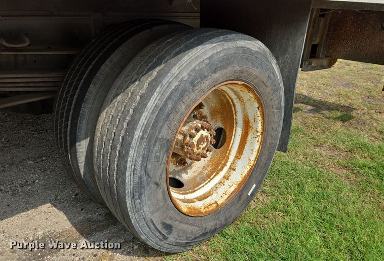 image for item DT4835 1994 Ford F700 box truck