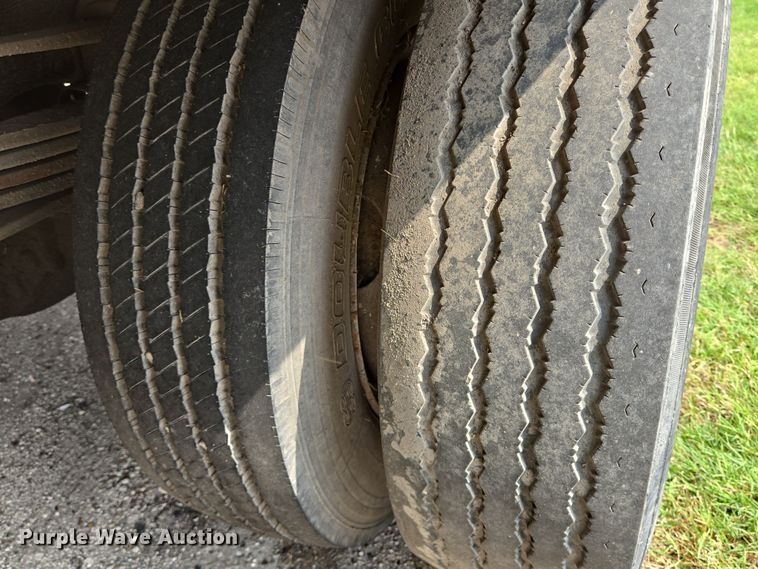 image for item DT4835 1994 Ford F700 box truck