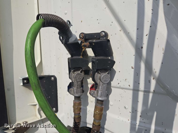 image for item DT4854 2016 Freightliner Cascadia semi truck