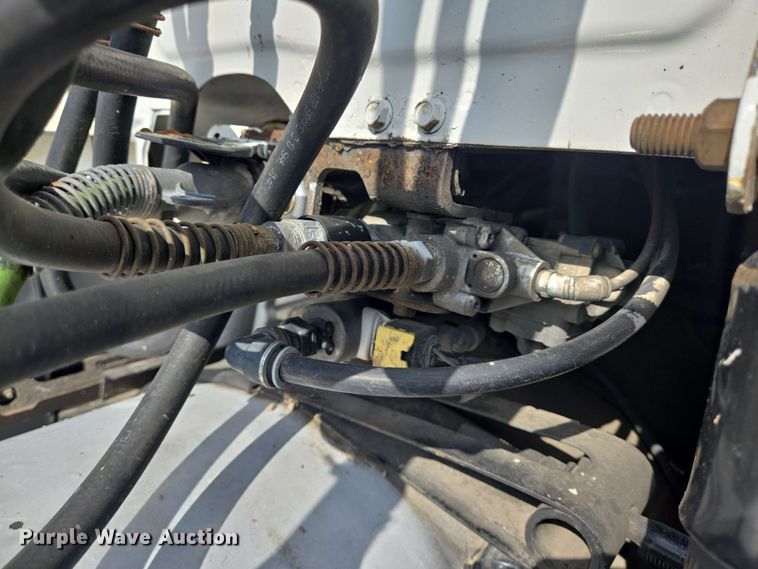 image for item DT4854 2016 Freightliner Cascadia semi truck