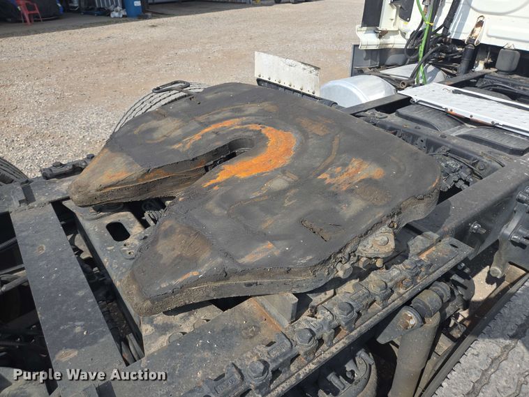 image for item DT4854 2016 Freightliner Cascadia semi truck