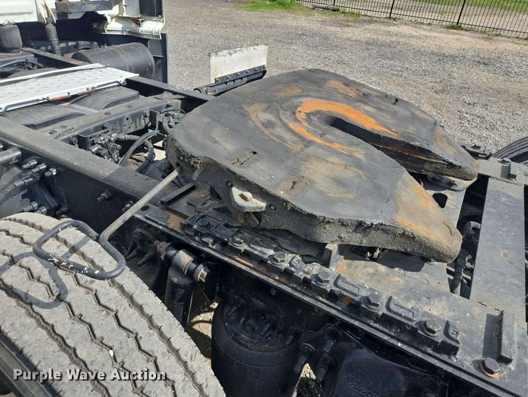 image for item DT4854 2016 Freightliner Cascadia semi truck