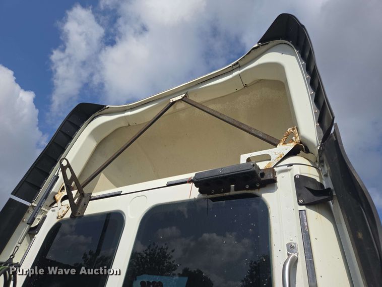 image for item DT4854 2016 Freightliner Cascadia semi truck